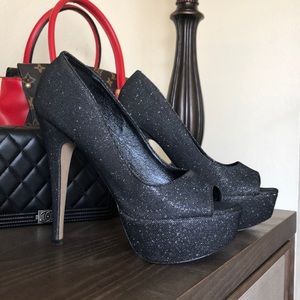 Black sparkling Aldo heels!!